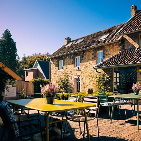 Sfeervolle In De Voerstreek Lo-ghis - Met Zwembad Bed and breakfast