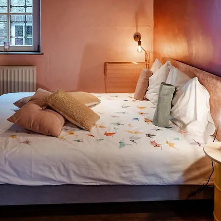 Sfeervolle In De Voerstreek Lo-ghis - Met Zwembad Bed and breakfast