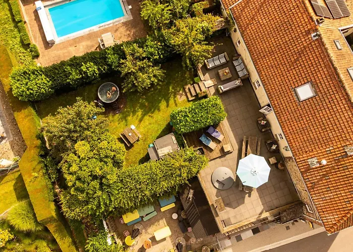Sfeervolle In De Voerstreek Lo-ghis - Met Zwembad Bed & Breakfast