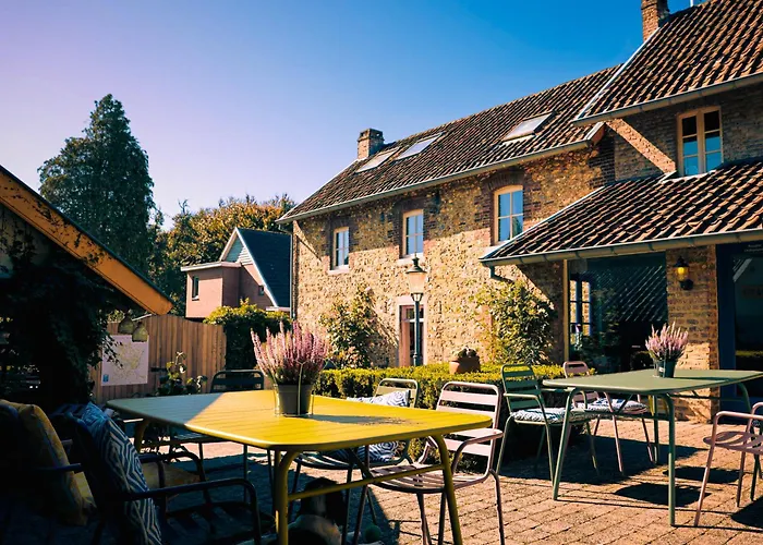 Sfeervolle In De Voerstreek Lo-ghis - Met Zwembad Bed & Breakfast